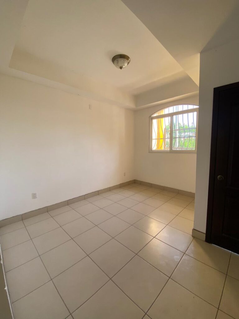 Casa de 2 niveles, Residencial Las Jacarandas 1